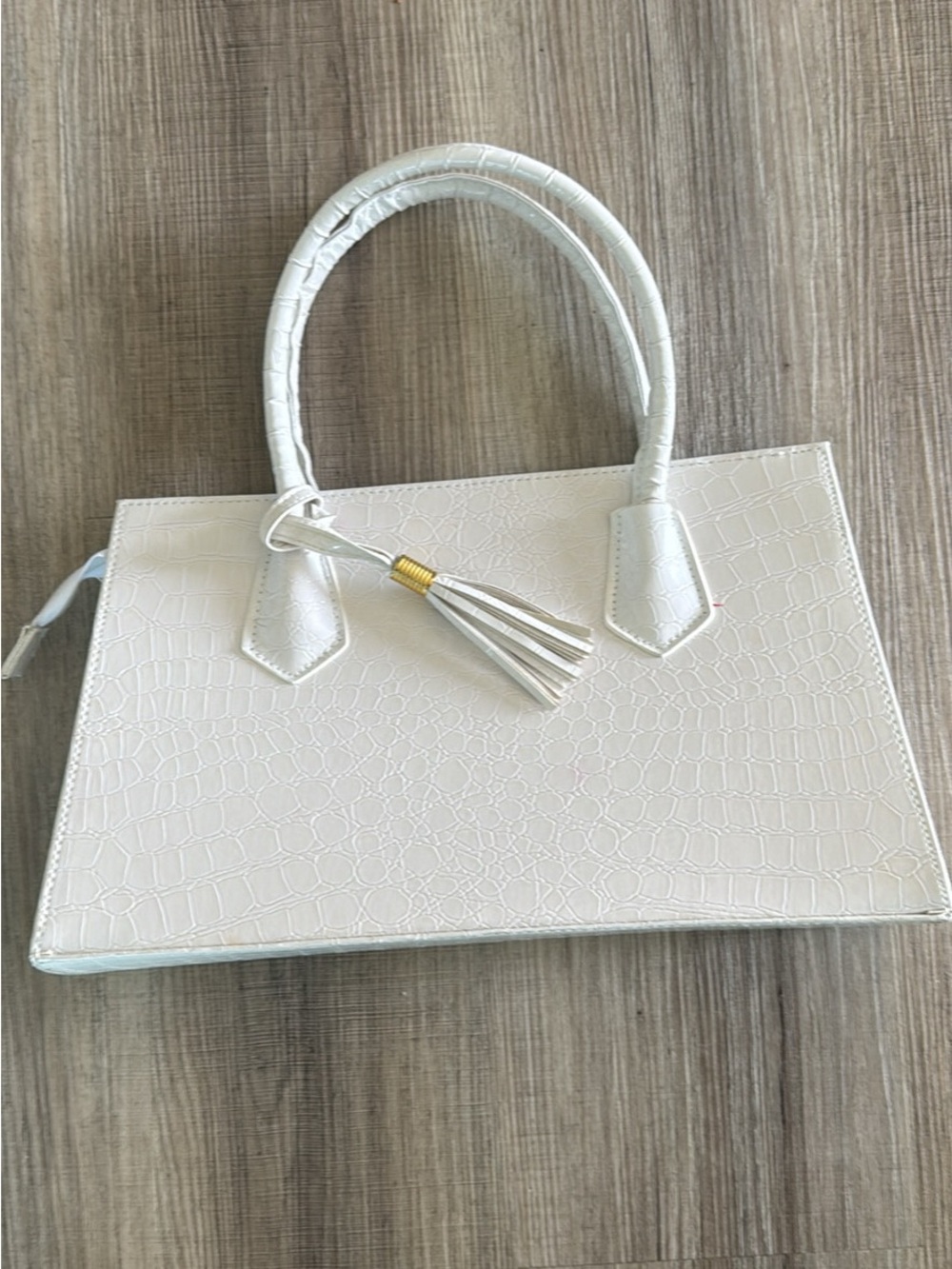 Elegant White Croc-Embossed Insulated Wine Handbag with Tassel